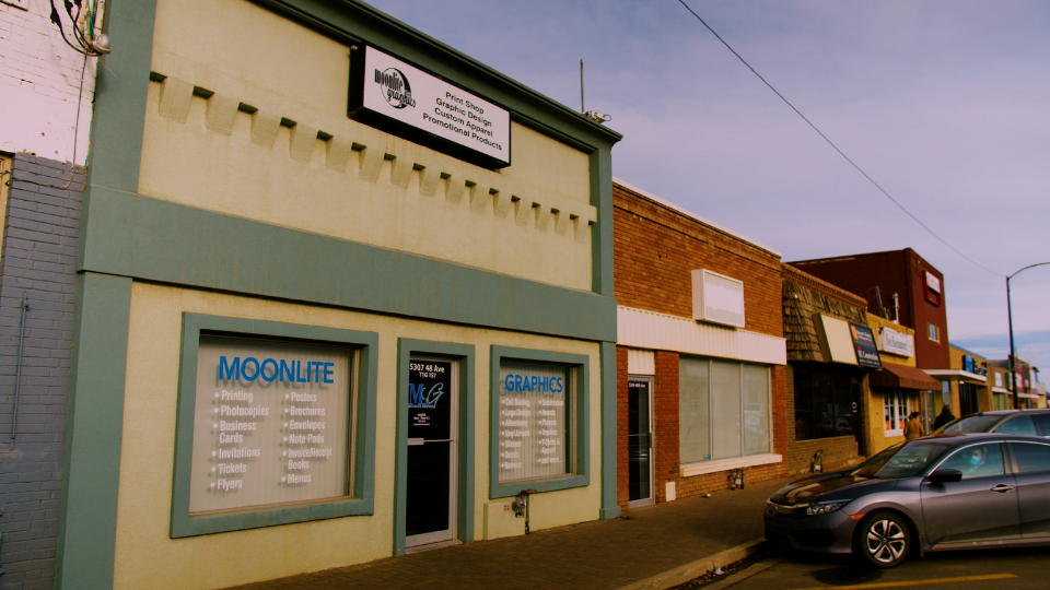 Print and Design Custom Products at Moonlite Graphics in Taber, Alberta!